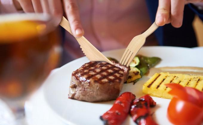 Envases de cubiertos de bambú preenrollados utensilios de bambú (6,7" 25 tenedores 25 cucharas 25 cuchillos 25 servilletas) 4