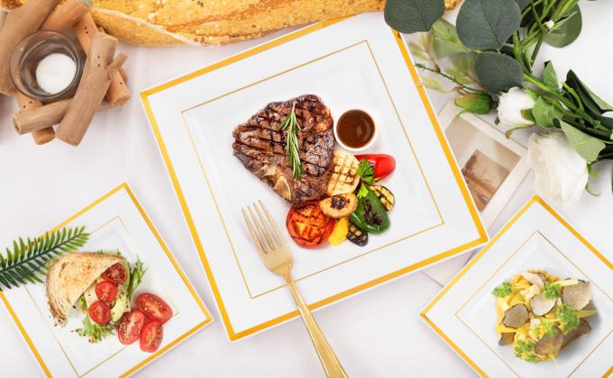 Placas de oro de plástico - Placas de oro cuadradas desechables incluyen placas de cena Placas de postre Tazas cubiertos de plástico 5