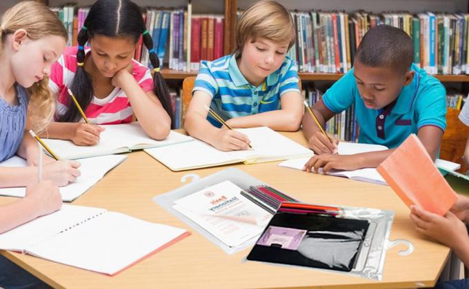 Bolsas de almacenamiento colgantes con colgador,13" X11" Bolsas colgantes con gancho grande, Bolsa de libros Kit de suministros escolares aula 0